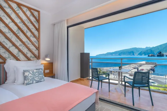 غرفة سوبيريور بسريرين منفصلين بإطلالة على البحر مع أريكة، Aqua Natura Bay 1/4
