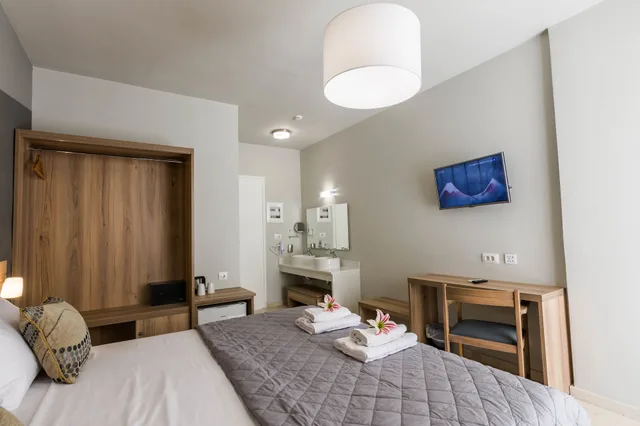 غرفة قياسية بسريرين منفصلين مع أريكة، Exotica Hotel and Spa by Zante Plaza 3/4