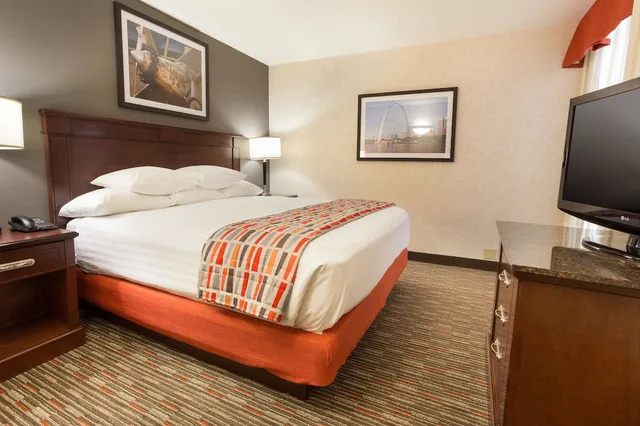 غرفة ديلوكس بسرير كوين، Drury Inn and Suites St Louis Airport 3/8