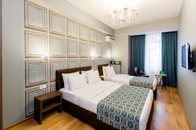 غرفة اقتصادية ثلاثية بسرير كوين وسرير فردي، Hotel Diamond Dat Exx Company 1/2