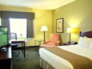 غرفة، Best Western Plus Plaza by the Green 2/10