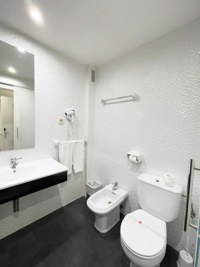 غرفة بسرير نصف مزدوج، Hotel Avenida de Espana 4/10