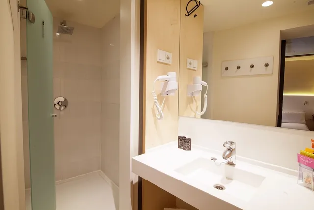 غرفة عائلية بسرير كوين وسرير بطابقين، Toc Hostel Madrid 4/5