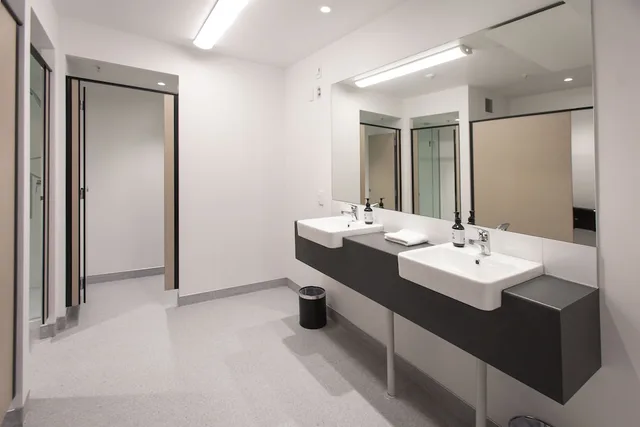 سكن مشترك مختلط، Hotel Give 7/8
