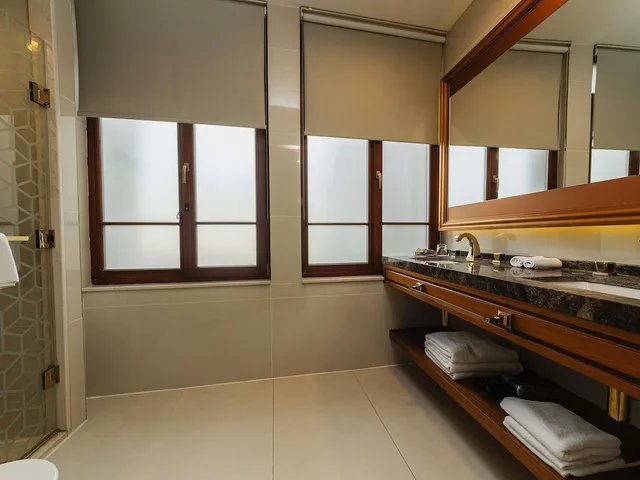 Junior Suite, King Bed, Mercure Istanbul Sirkeci 7/8