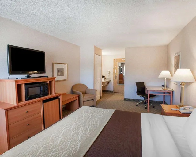 غرفة بسرير كينج، Quality Inn Kirkland 3/3