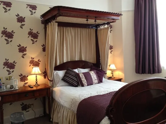 غرفة سوبيريور بسرير مزدوج، Ascot House 2/4