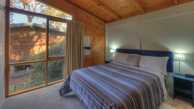 كابينة بسرير كوين بإطلالة على الحديقة بغرفة نوم واحدة، Stewarts Bay Lodge 2/3
