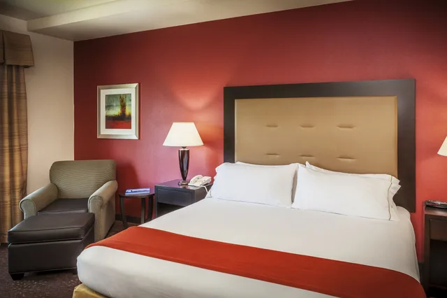 غرفة قياسية بسرير كينج لذوي الإعاقة، Holiday Inn Express Corvallis-On The River 3/9