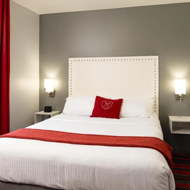 جناح جونيور، Hotel Du Nord 1/10