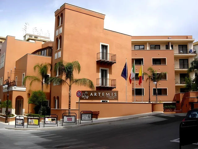 Room Assigned on Arrival, Artemis Hotel 1/1
