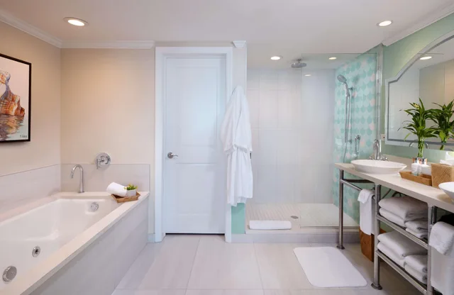 1 Bedroom, Suite, Double Bed, Ocean Front، Ocean Key Resort and Spa 1/2