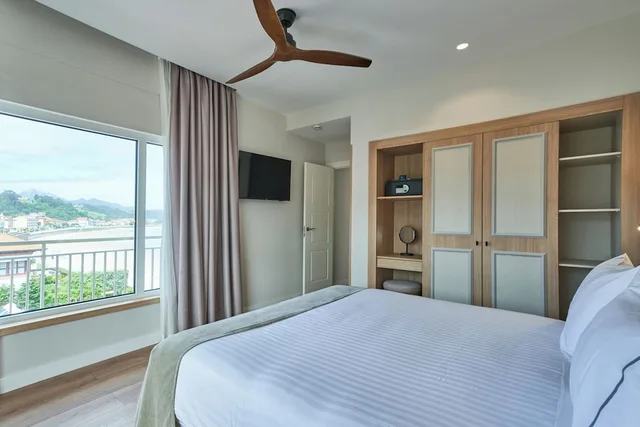 Junior Suite, 1 Double and 2 Queen Beds, Sea View، Gran Hotel del Sella 3/10