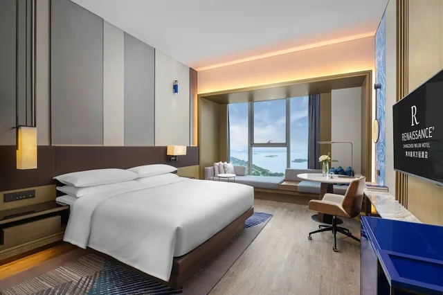 غرفة قياسية بسرير كينج بإطلالة على البحيرة، Renaissance Changzhou Wujin Hotel 3/5