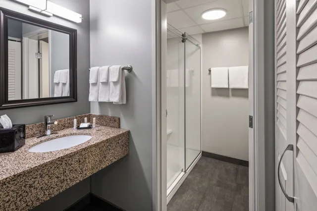 Room, King Bed, River View, Sofa, Courtyard By Marriott La Crosse 5/5