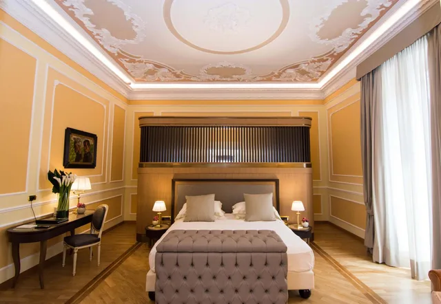 جناح رئاسي بسرير كينج وسريرين منفصلين مع أريكة، Bristol Palace 14/18
