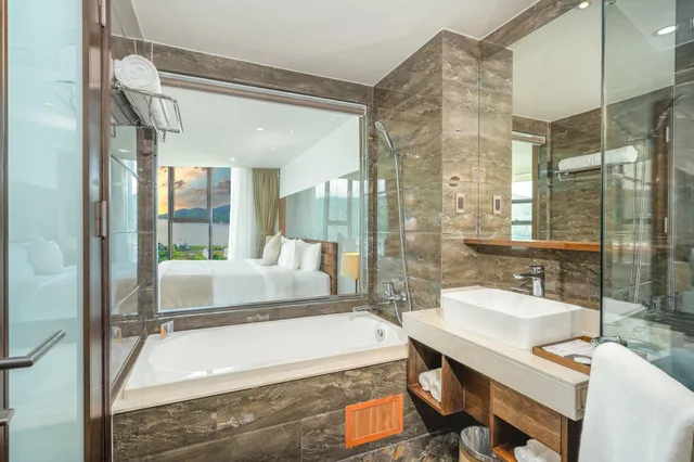جناح جونيور بانورامي بسرير مزدوج بإطلالة، Alansea Danang Hotel 2/2