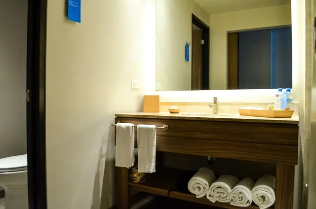 غرفة بسرير كينج مع أريكة، Hampton Inn by Hilton Durango 3/3