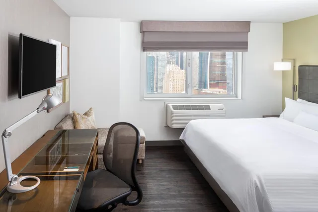 غرفة بسرير كينج بإطلالة على المدينة، Element New York Times Square West Hotel 1/6