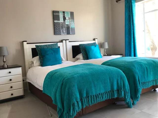 Room, Twin Beds, Mount Currie Inn 4/9