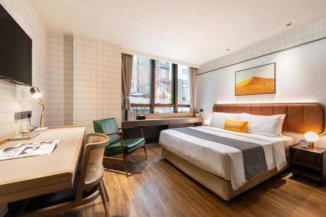 Premier, Queen Bed, Middle Floor، Dash Living On Hollywood 1/1