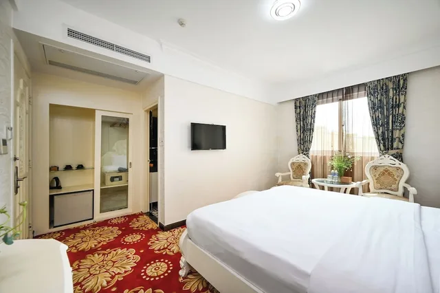 غرفة بريميوم بسرير كينج بإطلالة على المدينة، California Saigon Hotel & Rooftop Pool 6/10