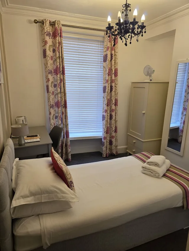 غرفة مفردة بسرير فردي، Harry's Hotel 4/5