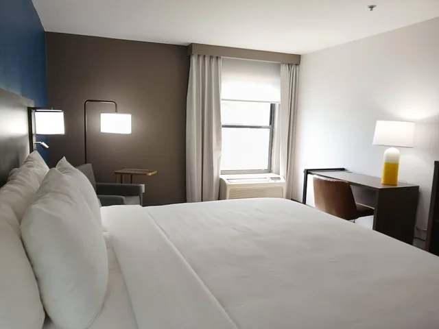 Elite, King Bed, Ground Floor, Comfort Inn Marion NC 2/10