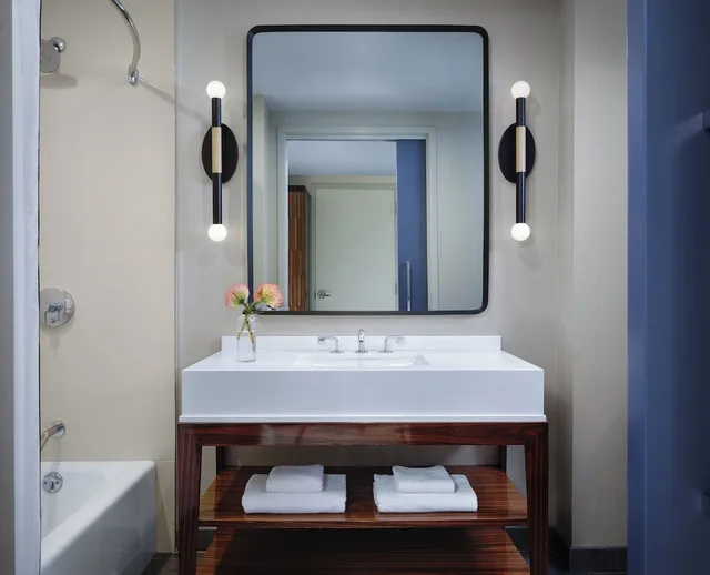 Essential, King Bed, High Floor، Hotel Palomar Phoenix A Kimpton Hotel 4/6