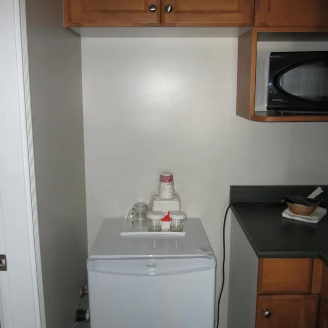 Room, King Bed, Queen Bed, Ramada Limited - Merritt 10/10