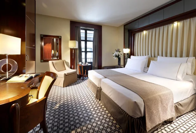 غرفة بسرير مزدوج مع سرير إضافي، Eurostars Gran Via 4/10