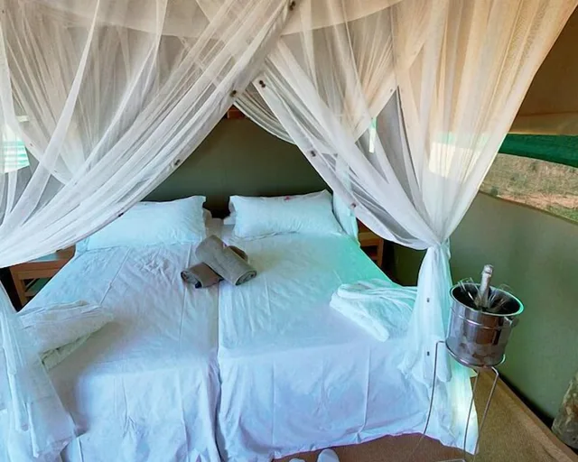 خيمة بسريرين منفصلين، Suricate Tented Kalahari Lodge 1/3