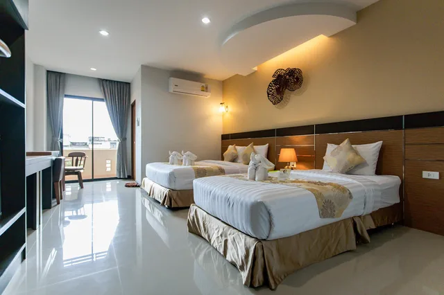 غرفة عائلية بسرير كوين وسرير فردي، The Centris Hotel Phatthalung 1/1