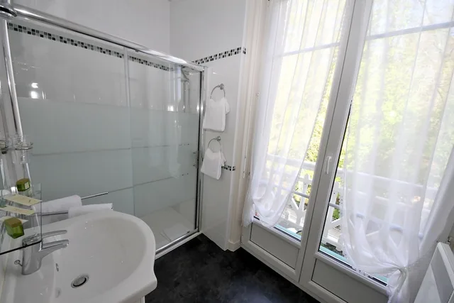 غرفة ديلوكس بسريرين منفصلين، HOTEL LE ROC AU CHIEN 7/8