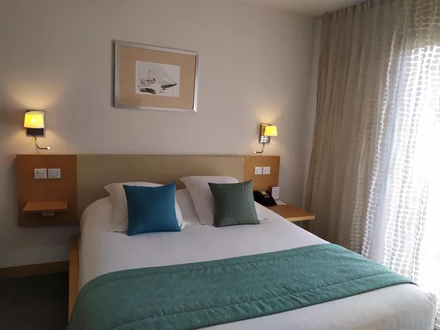 غرفة كومفورت بسرير كوين، Best Western Premier Vieux Port 2/10