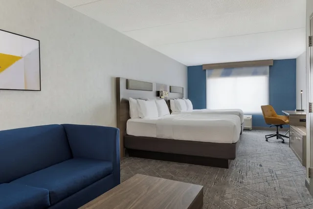 Suite, 2 Queen Beds, Extra Floor Space، Holiday Inn Express And Suites Ottawa East Orleans 6/10