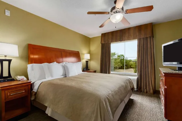 استوديو بسرير كينج مع أريكة لذوي الإعاقة، Homewood Suites By Hilton Fort Smith 2/5