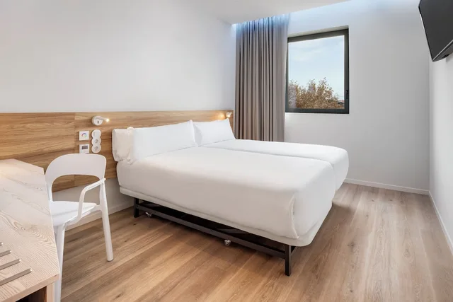 غرفة بسريرين منفصلين، B&B HOTEL Lisboa Oeiras 1/2