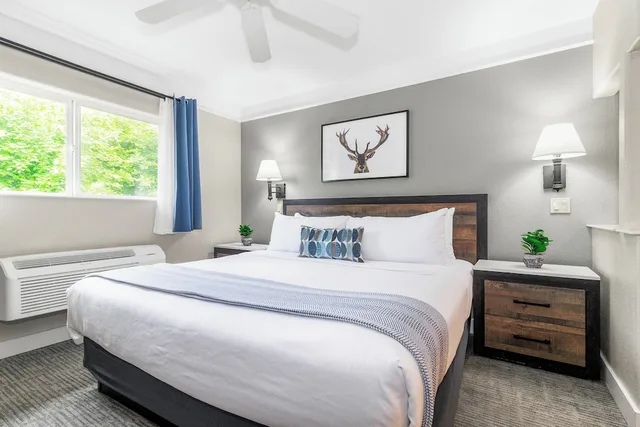 جناح سوبيريور بسرير كينج وسرير بطابقين مع أريكة، Inn at Mount Shasta 1/1