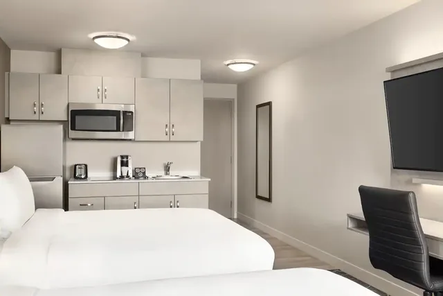 جناح بسريرين كوين، Microtel Inn & Suites Montreal Airport-Dorval QC 2/3