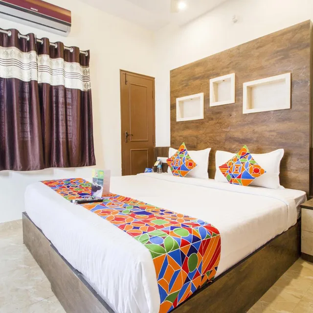 Deluxe, Fabhotel Corporate Crown Ii Koramangala 1/5