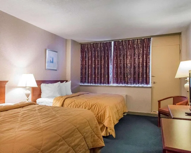 غرفة بسريرين كوين للمدخنين، Econo Lodge Smiths Falls 1/1