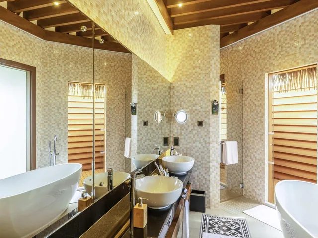 OVER WATER SUNSET VILLA-Transfer Excluded، Mercure Maldives Kooddoo Resort 2/3
