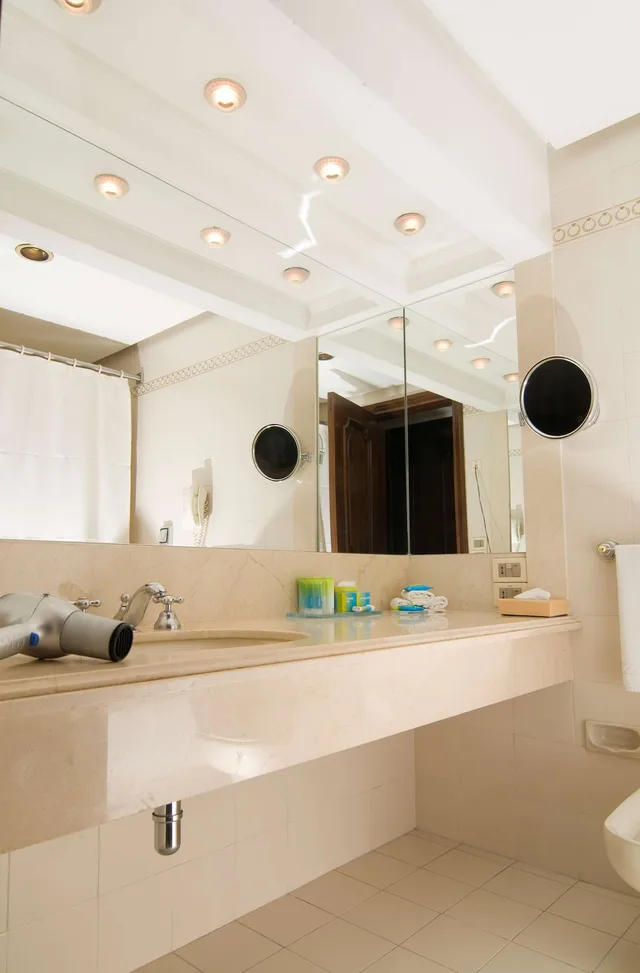 غرفة بسريرين منفصلين، Radisson Montevideo Victoria Plaza Hotel 10/10