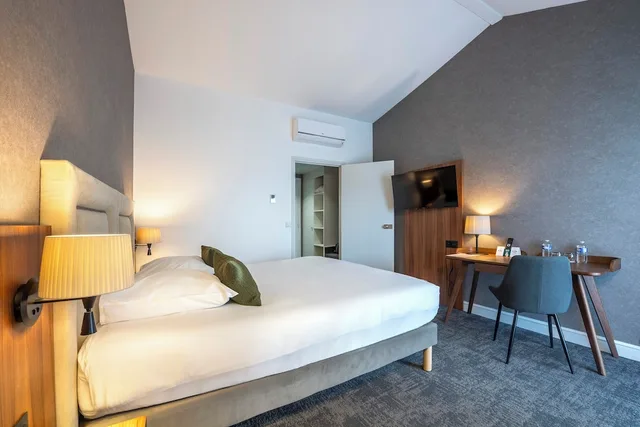 HOTEL LE RELAIS FLEURI، أوكسار 10/50