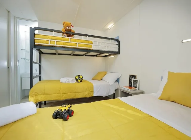 شاليه سوبيريور بسرير مزدوج وسرير فردي وسرير بطابقين بغرفتي نوم، Altomincio Family Park - Campground 2/3