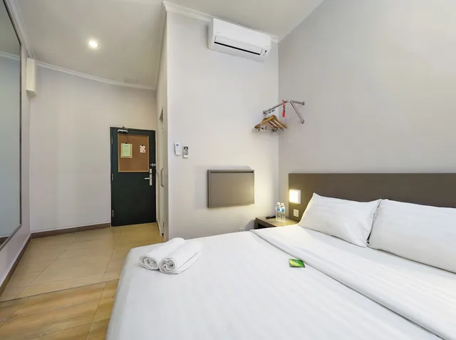 Room, Queen Bed, No Window، Tune Hotel 1borneo Kota Kinabalu 1/5