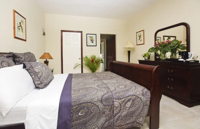 Panorama, Deluxe, Queen Bed, Marigot Beach Club and Dive Resort 7/10