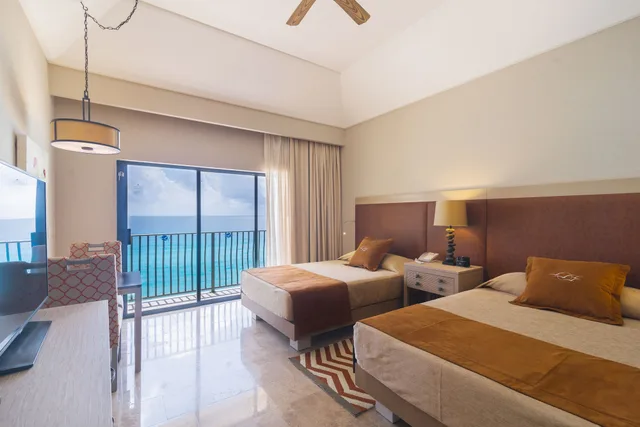 2 Bedrooms, Deluxe, Suite, 1 King and 2 Double Beds, 2 Murphy Beds, Beach Front، The Royal Sands All Inclusive Resort & Spa 3/5