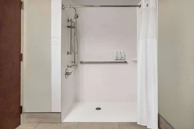 غرفة بسرير كينج لذوي الإعاقة، Baymont By Wyndham Georgetown 8/9